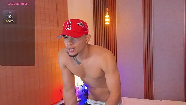 Snapshot of Arthur_Louis chatting on 10.31.25 Arthur Louis online show from 10.31.25