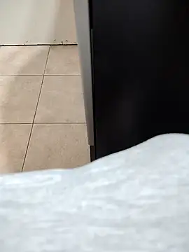 Snapshot of rosmeripelaes chatting on 11.24.25 rosmeripelaes online show from 11.24.25