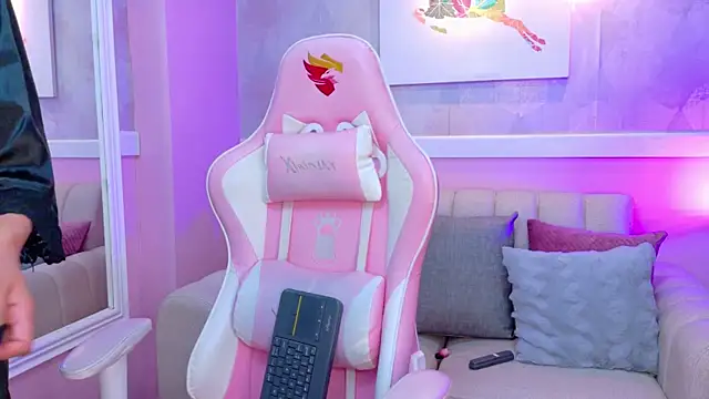 Snapshot of AdelineJhones chatting on 10.24.25 AdelineJhones online show from 10.24.25