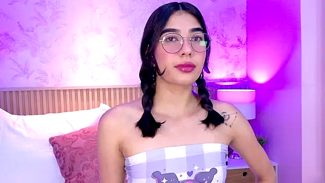 Snapshot of AdelineJhones chatting on 11.09.25 AdelineJhones online show from 11.09.25