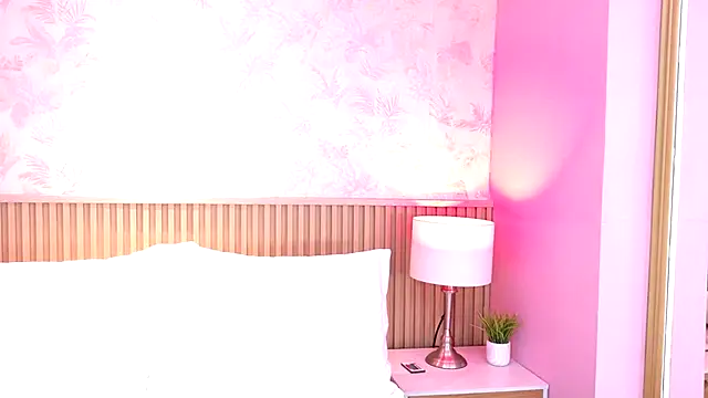 Snapshot of AdelineJhones chatting on 11.11.25 AdelineJhones online show from 11.11.25