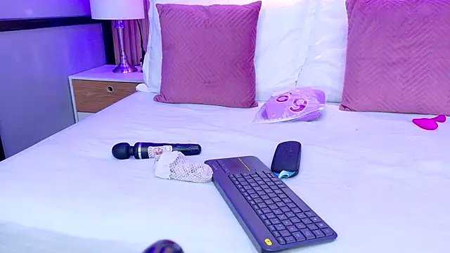 Snapshot of AdelineJhones chatting on 12.04.25 AdelineJhones online show from 12.04.25