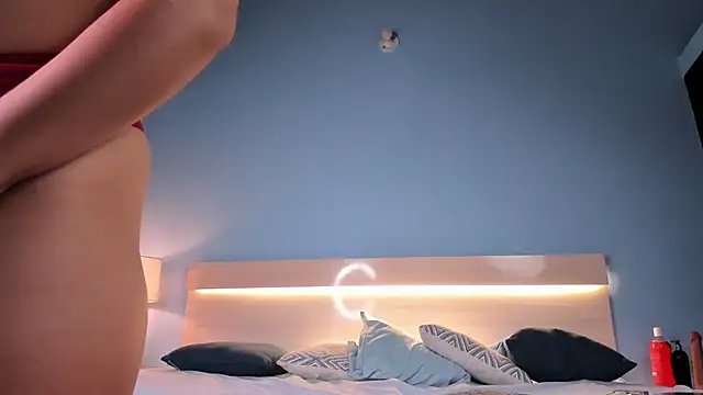 Snapshot of Aurora19 chatting on 11.26.25 Aurora19 online show from 11.26.25