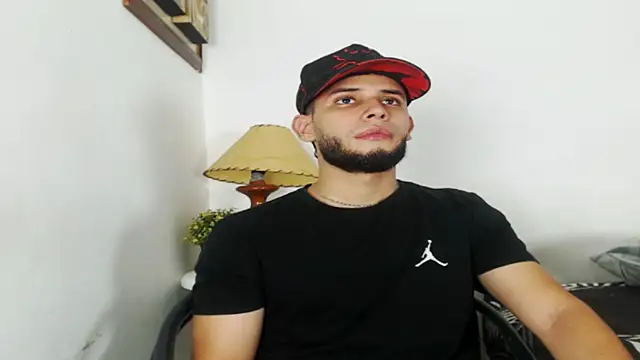 Snapshot of Maxcole_07 chatting on 10.31.25 Maxcole 07 online show from 10.31.25