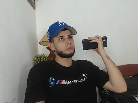 Snapshot of Maxcole_07 chatting on 11.23.25 Maxcole 07 online show from 11.23.25