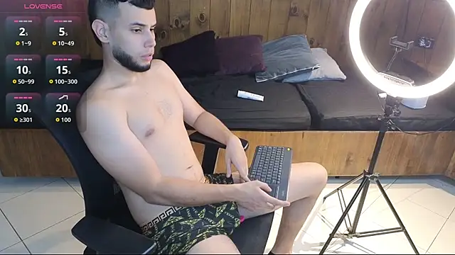 Snapshot of Maxcole_07 chatting on 12.05.25 Maxcole 07 online show from 12.05.25