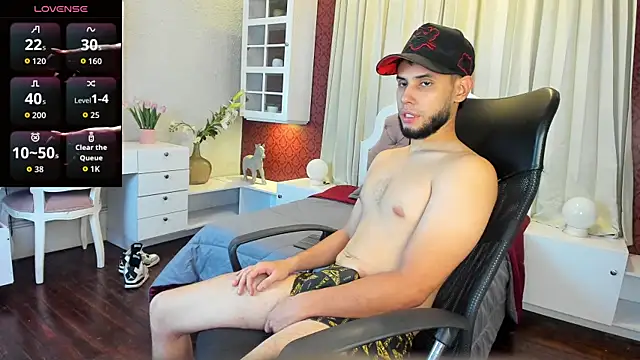 Snapshot of Maxcole_07 chatting on 12.13.25 Maxcole 07 online show from 12.13.25