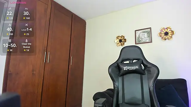 Snapshot of Amira_princess chatting on 10.25.25 Amira princess online show from 10.25.25