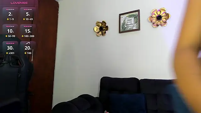 Snapshot of Amira_princess chatting on 10.28.25 Amira princess online show from 10.28.25