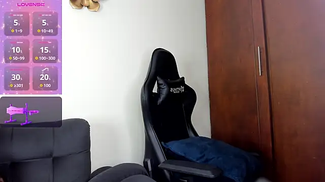 Snapshot of Amira_princess chatting on 11.18.25 Amira princess online show from 11.18.25