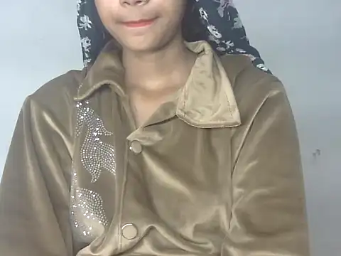 Snapshot of Bhan3 chatting on 12.17.25 Bhan3 online show from 12.17.25