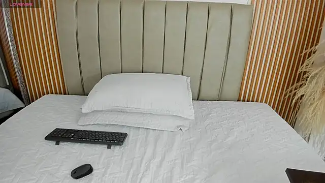 Endiira  online show from 11.21.25