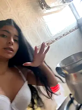 Snapshot of miadaviesx chatting on 11.11.25 miadaviesx online show from 11.11.25