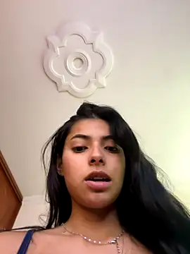 Snapshot of miadaviesx chatting on 11.14.25 miadaviesx online show from 11.14.25