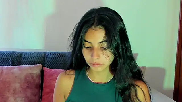 Snapshot of miadaviesx chatting on 11.22.25 miadaviesx online show from 11.22.25