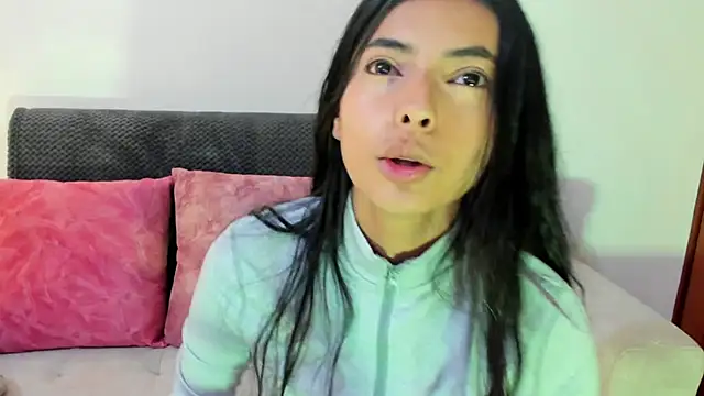 Snapshot of miadaviesx chatting on 11.25.25 miadaviesx online show from 11.25.25