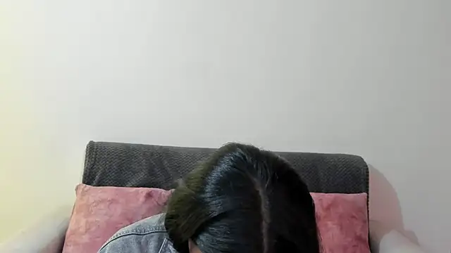 Snapshot of miadaviesx chatting on 11.30.25 miadaviesx online show from 11.30.25