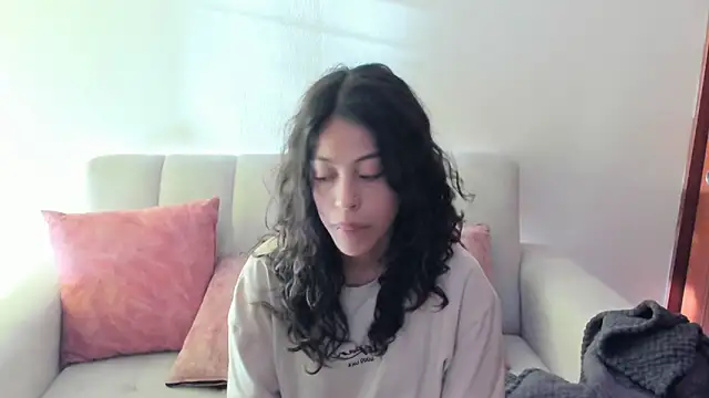 Snapshot of emily_jonessxx chatting on 11.01.25 emily jonessxx online show from 11.01.25