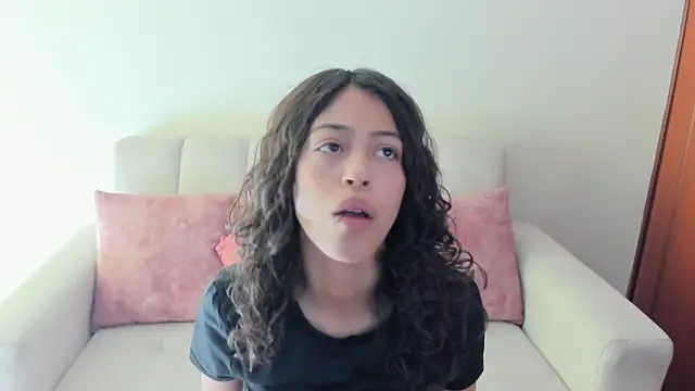 Snapshot of emily_jonessxx chatting on 11.02.25 emily jonessxx online show from 11.02.25