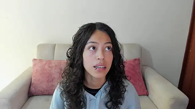 Snapshot of emily_jonessxx chatting on 11.05.25 emily jonessxx online show from 11.05.25