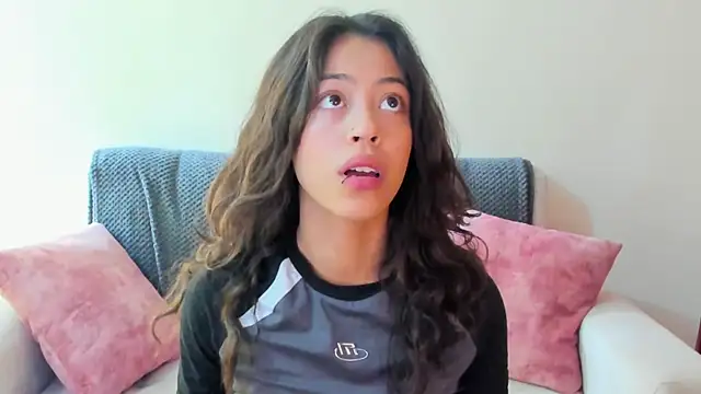 Snapshot of emily_jonessxx chatting on 11.21.25 emily jonessxx online show from 11.21.25