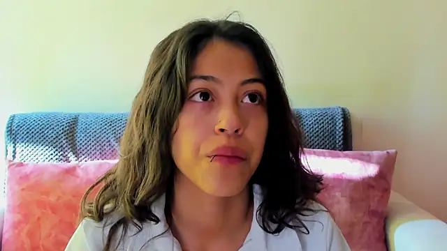 Snapshot of emily_jonessxx chatting on 11.22.25 emily jonessxx online show from 11.22.25