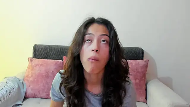 Snapshot of emily_jonessxx chatting on 11.25.25 emily jonessxx online show from 11.25.25