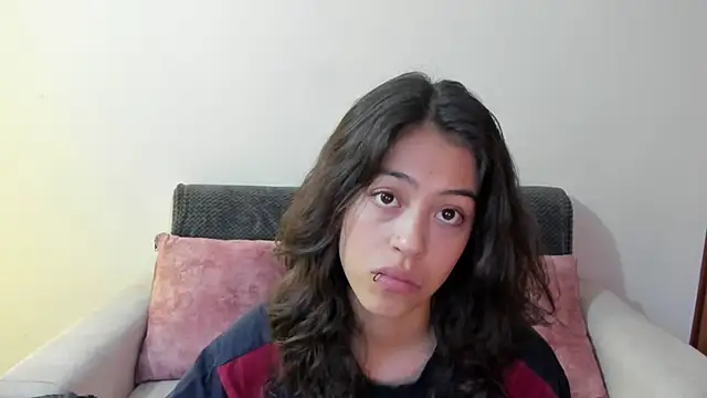 Snapshot of emily_jonessxx chatting on 11.28.25 emily jonessxx online show from 11.28.25