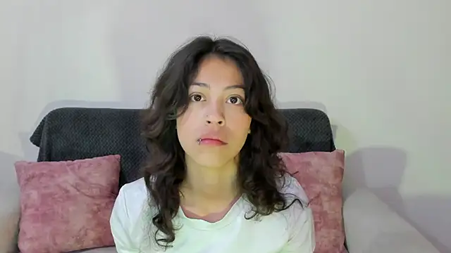 Snapshot of emily_jonessxx chatting on 12.15.25 emily jonessxx online show from 12.15.25