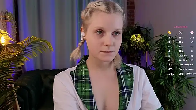 ShineJoan online show from 11.11.25