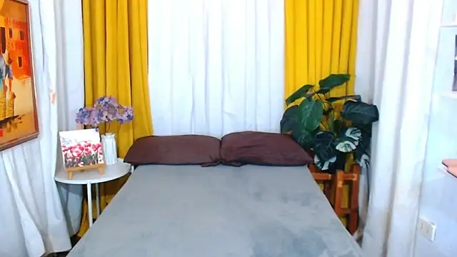 Snapshot of DianaFierce chatting on 11.19.25 DianaFierce online show from 11.19.25