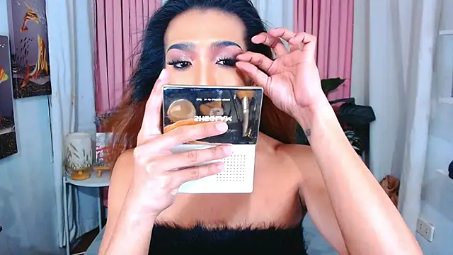 Snapshot of DianaFierce chatting on 11.20.25 DianaFierce online show from 11.20.25