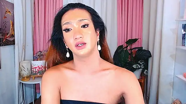 Snapshot of DianaFierce chatting on 11.23.25 DianaFierce online show from 11.23.25