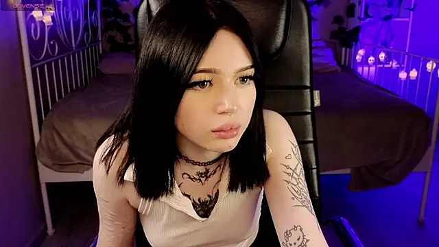 Emma Kirks online show from 10.23.25