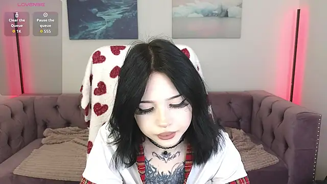 Emma Kirks online show from 11.28.25