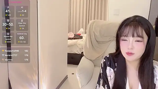 Snapshot of Follyise chatting on 11.14.25 Follyise online show from 11.14.25