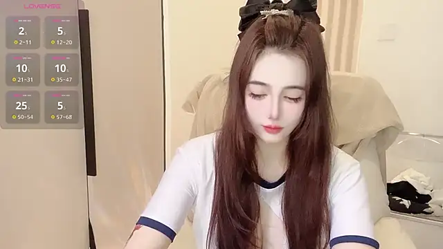 Snapshot of Follyise chatting on 11.15.25 Follyise online show from 11.15.25