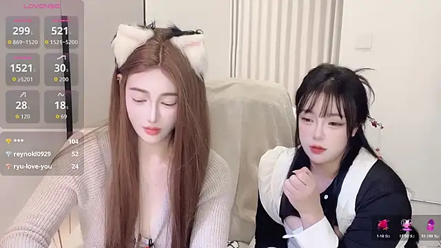 Snapshot of Follyise chatting on 11.26.25 Follyise online show from 11.26.25