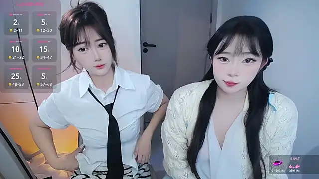 Snapshot of Follyise chatting on 11.28.25 Follyise online show from 11.28.25