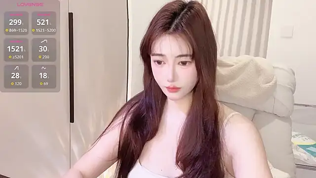 Snapshot of Follyise chatting on 11.30.25 Follyise online show from 11.30.25