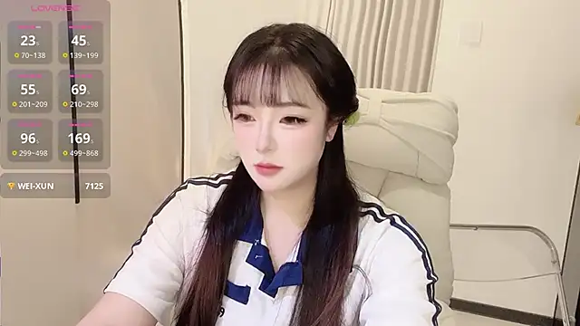 Snapshot of Follyise chatting on 12.14.25 Follyise online show from 12.14.25