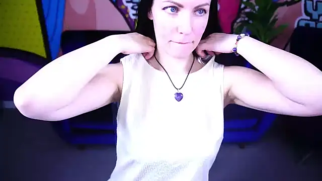 Snapshot of SofieMoons chatting on 11.17.25 SofieMoons online show from 11.17.25