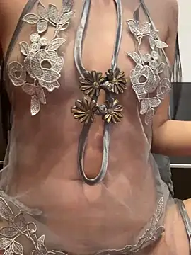 Snapshot of Emily-y chatting on 11.18.25 Emily-y online show from 11.18.25