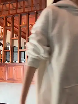 Snapshot of Emily-y chatting on 12.14.25 Emily-y online show from 12.14.25