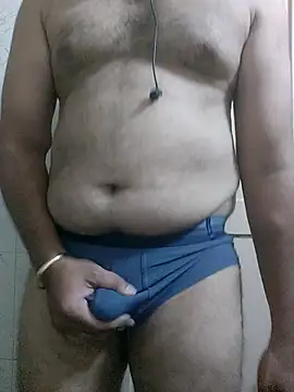 Snapshot of Squeezedkela chatting on 10.23.25 Squeezedkela online show from 10.23.25