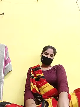 Snapshot of Shreya-750 chatting on 11.08.25 Shreya-750 online show from 11.08.25