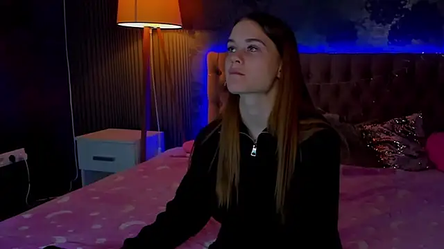 LuisaClover online show from 11.30.25