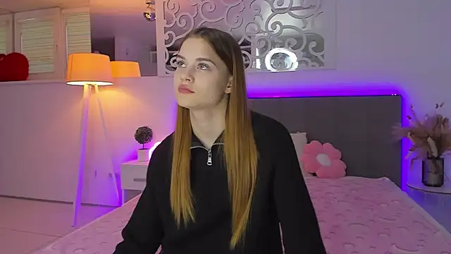 LuisaClover online show from 12.02.25