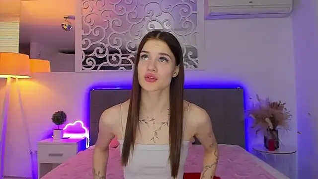 LuisaClover online show from 02.16.26