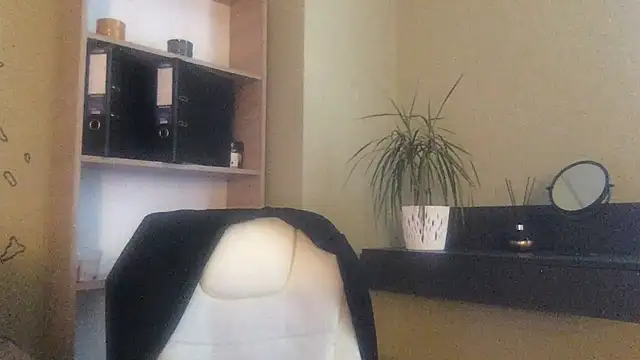 DollyRoma online show from 11.21.25